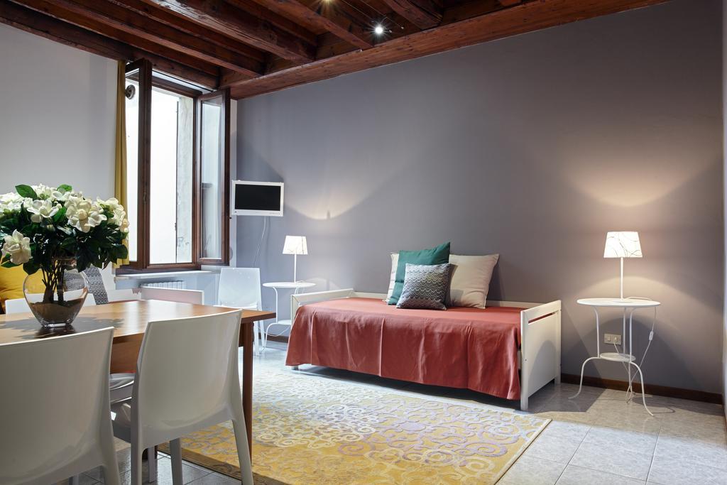 L'Ospite Appartamenti Verona Exterior photo
